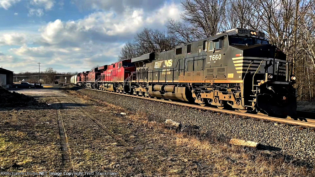 NS 7660 leads a combined 60E/60X.